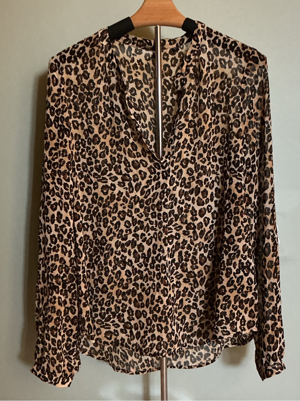 Guess Leopard Print V-Neck Blouse in Tan and Black Size L
